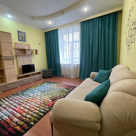 Pavlovskaya Square Apartment Kharkiv Bagian luar foto