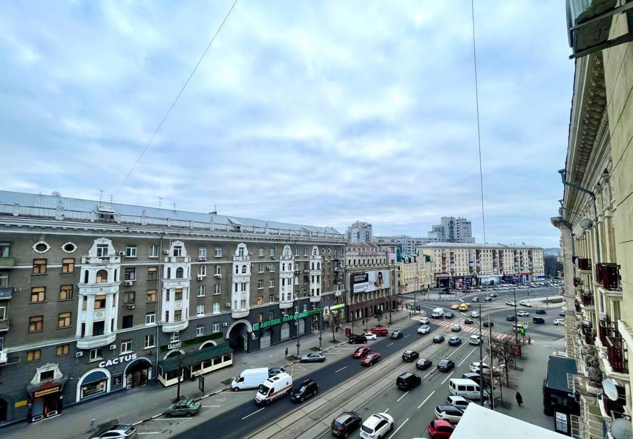 Pavlovskaya Square Apartment Kharkiv Bagian luar foto